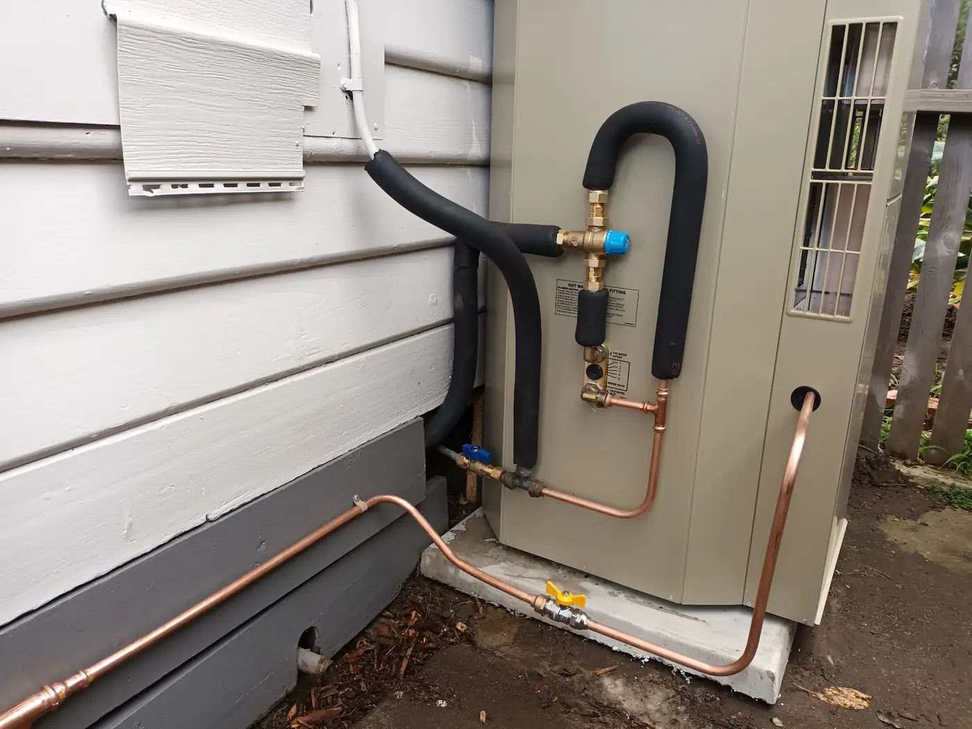 Heat-pump hot water unit with new copper pipework